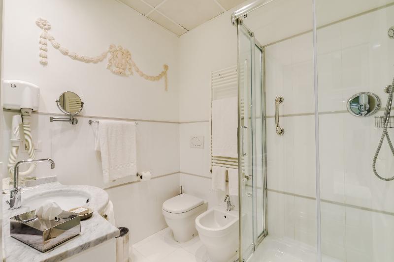 اتاق لوکس, Residenza Paolo Vi