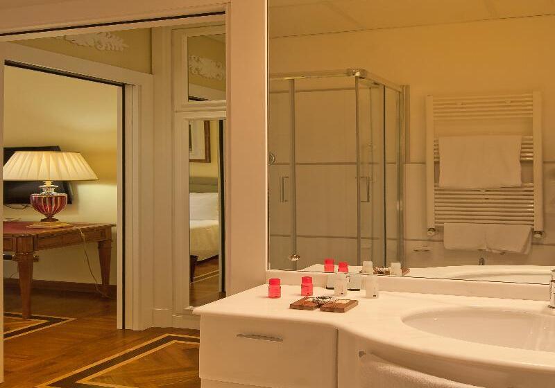 اتاق لوکس, Residenza Paolo Vi