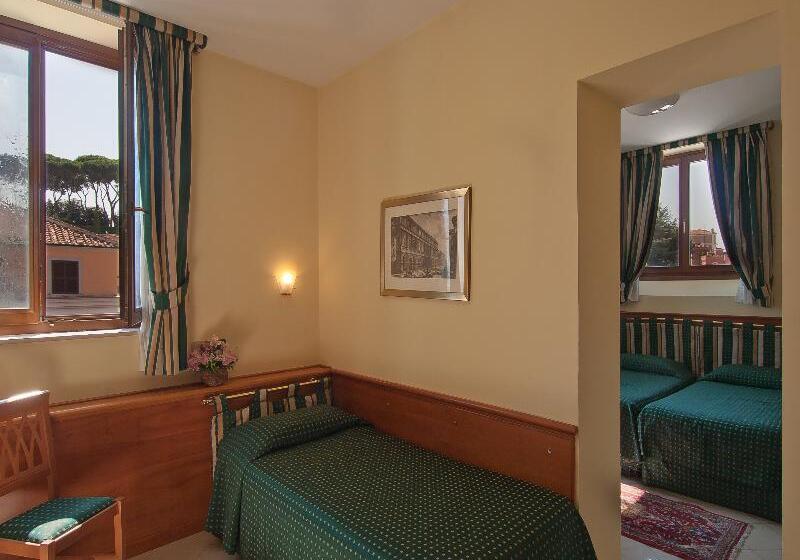 اتاق استاندارد سه نفره, Residenza Paolo Vi