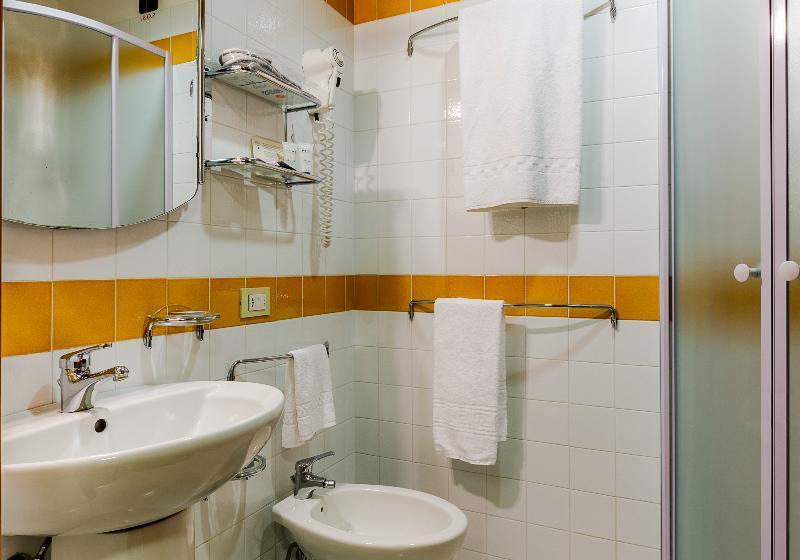חדר סטנדרט לשלושה, Residenza Paolo Vi