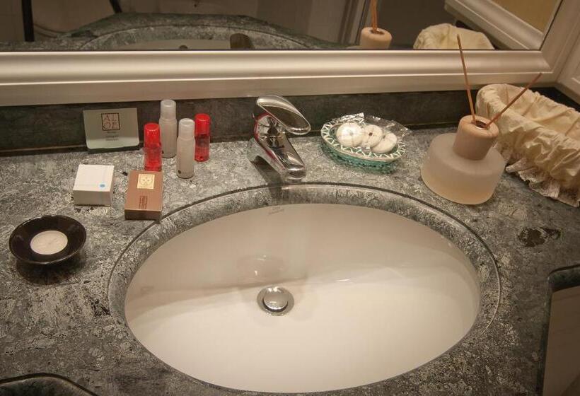 سوییت جونیور, Residenza Paolo Vi