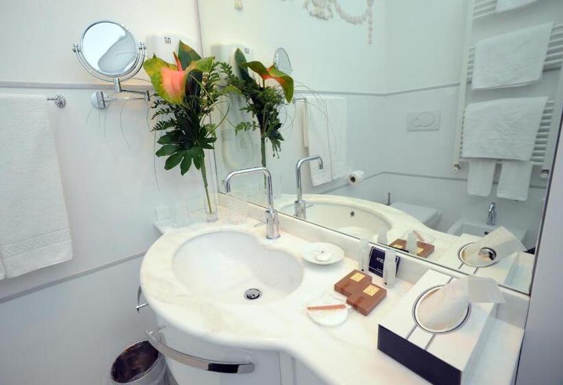 اتاق لوکس, Residenza Paolo Vi