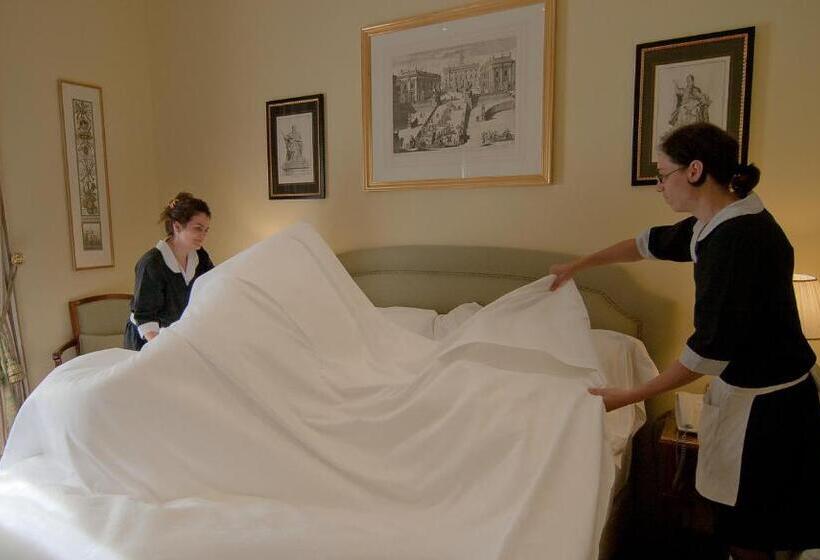 اتاق لوکس, Residenza Paolo Vi