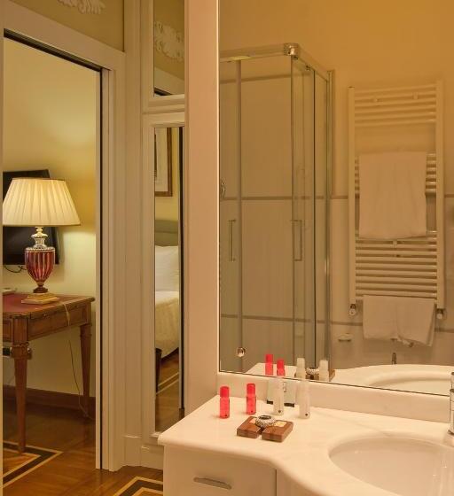 اتاق لوکس, Residenza Paolo Vi