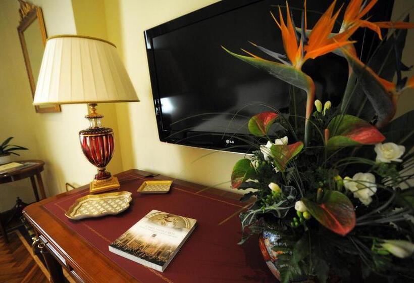 اتاق لوکس, Residenza Paolo Vi