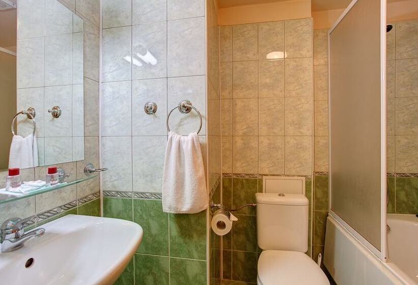 标准间, Central Plaza