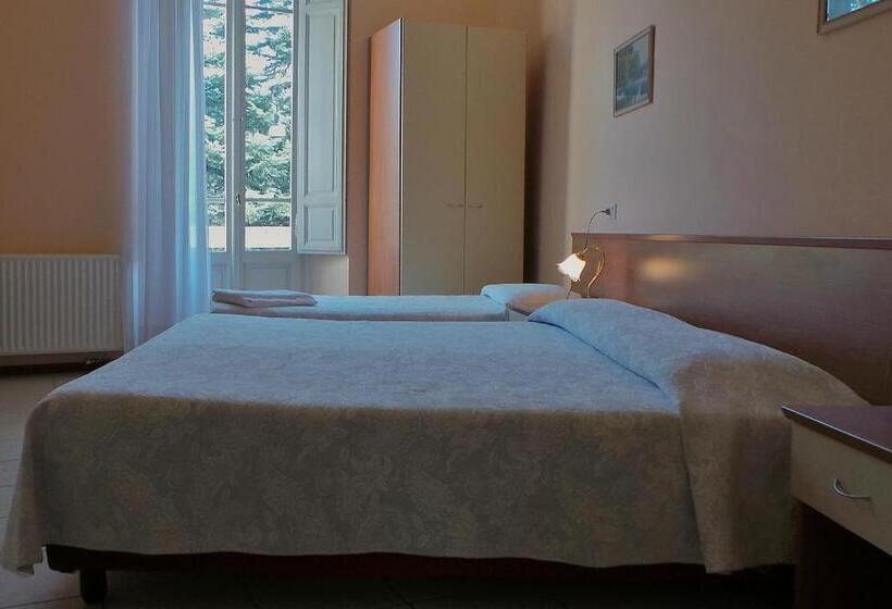 Четырехместный Номер Стандарт, Roma