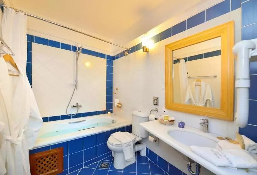 آپارتمان خانوادگی, Tamarix Del Mar Suites