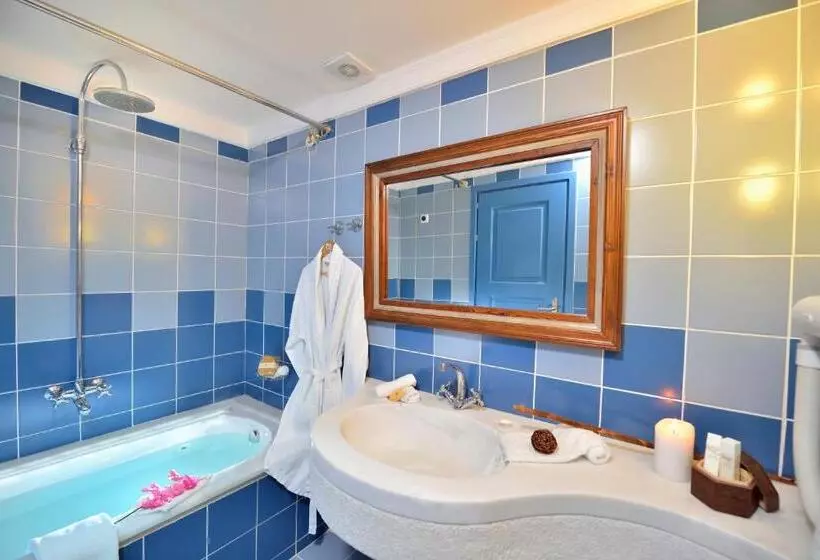 سوئیت جونیور با ماساژ آبی, Tamarix Del Mar Suites