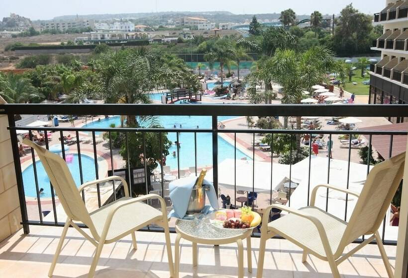 プールビュースタンダードルーム, Tsokkos Gardens