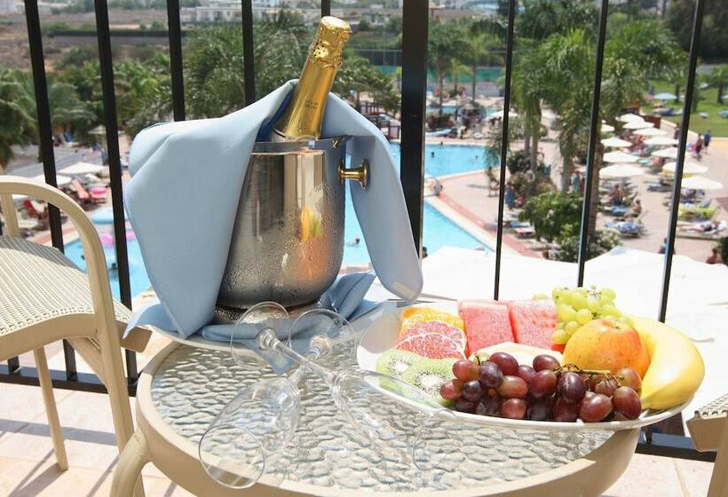 プールビュースタンダードルーム, Tsokkos Gardens