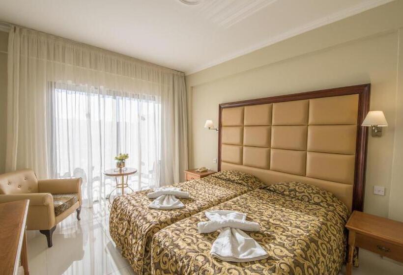 プールビュースタンダードルーム, Tsokkos Gardens