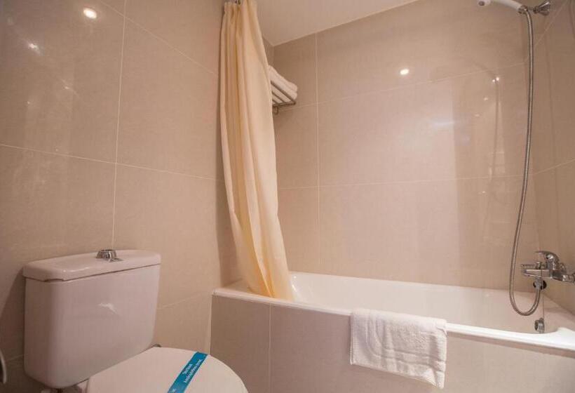 プールビュースタンダードルーム, Tsokkos Gardens