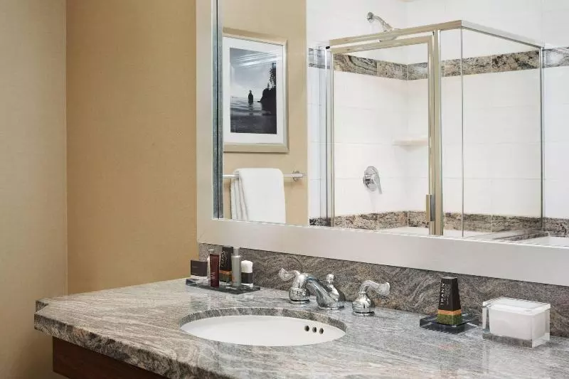 اتاق استاندارد با تخت بزرگ, Vancouver Marriott Pinnacle Downtown