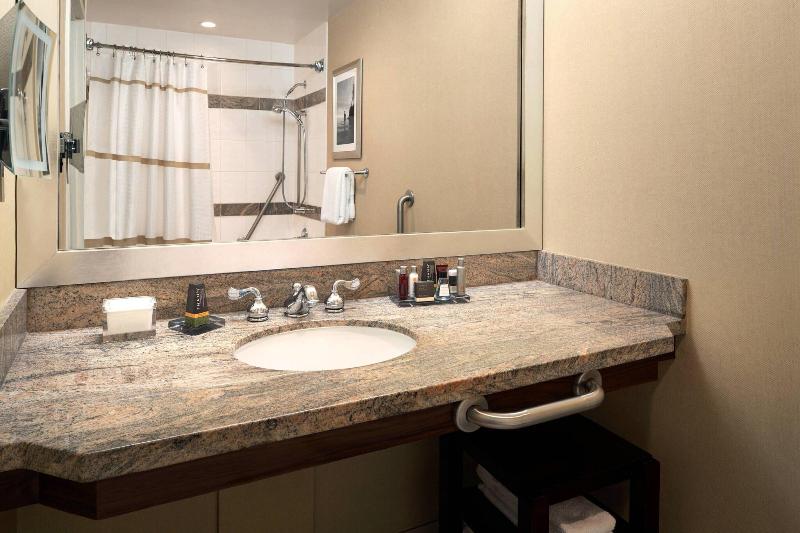 Стандартный Номер Кровать Кинг, Vancouver Marriott Pinnacle Downtown