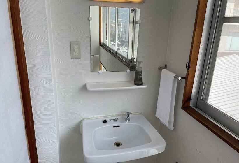 Трехместный Номер Стандарт Совместная Ванная, Guesthouse Sunline Beppu