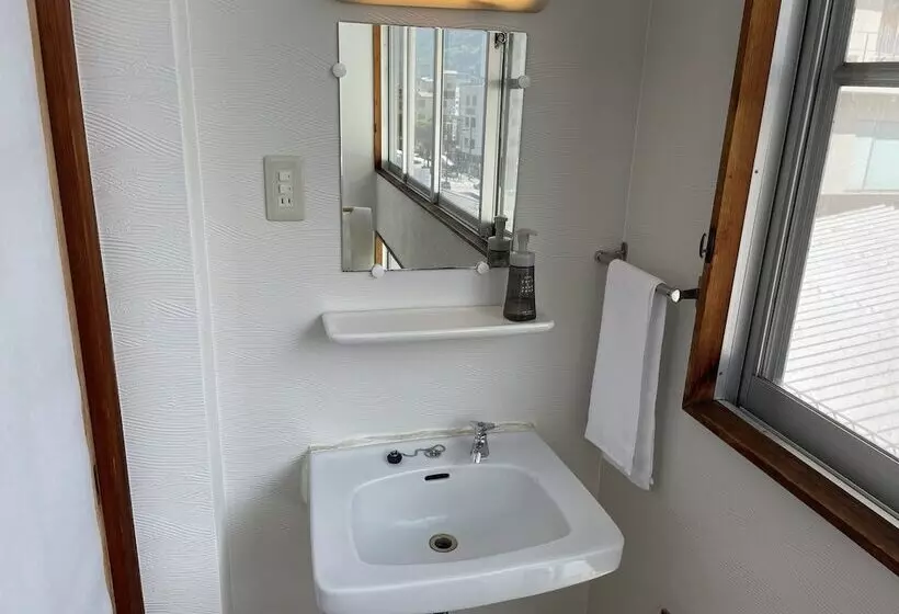 اتاق استاندارد سه تخته با سرویس بهداشتی مشترک, Guesthouse Sunline Beppu