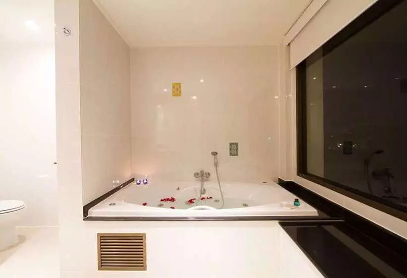 سوئیت با چشم‌انداز رودخانه, The Imperial River House Resort, Chiang Rai