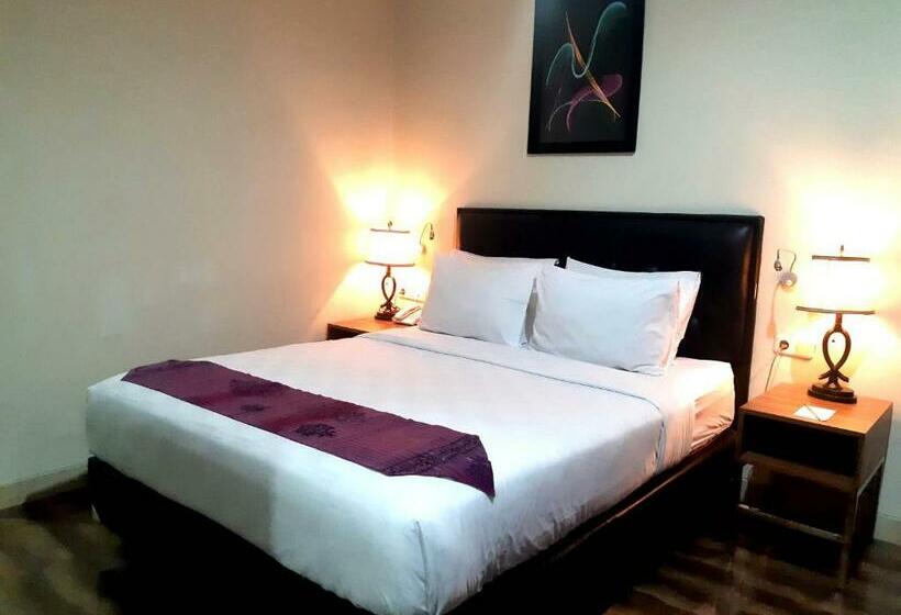 디럭스 룸 킹사이즈 침대, Pacific Hotel Ambon