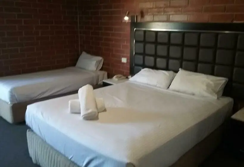 اتاق سوپریور سه تخته, Pooraka Motor Inn