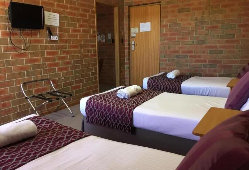 اتاق لوکس خانوادگی, Pooraka Motor Inn