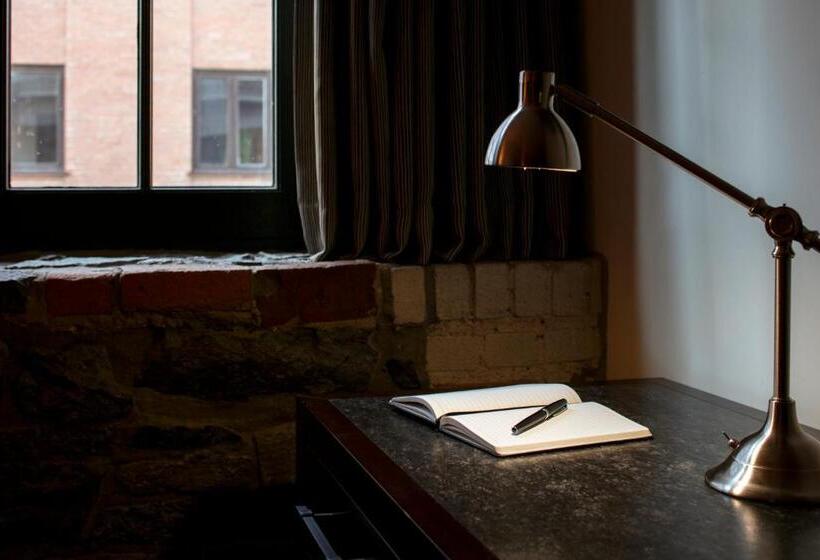 带大床的豪华间, Auberge Du Vieux Port By Gray Collection