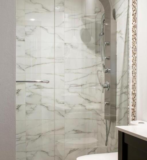 带大床的豪华间, Auberge Du Vieux Port By Gray Collection