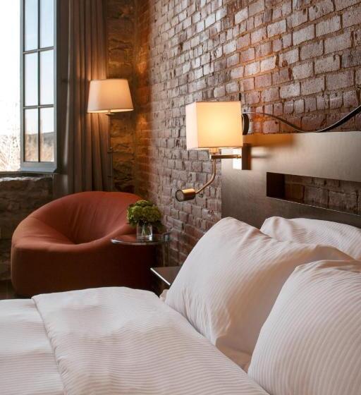 带大床的豪华间, Auberge Du Vieux Port By Gray Collection