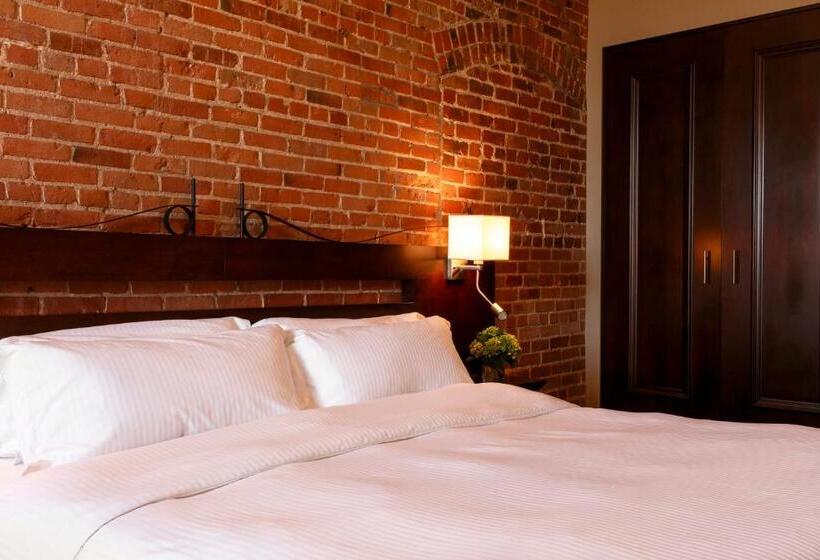 带大床的豪华间, Auberge Du Vieux Port By Gray Collection