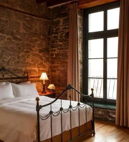 اتاق استاندارد با چشم‌انداز رودخانه, Auberge Du Vieux Port By Gray Collection