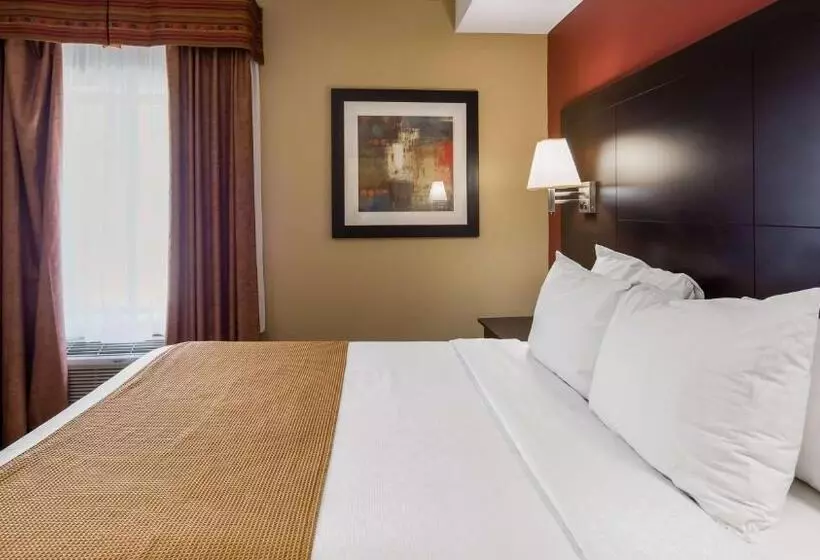 キングサイズベッドのスタンダードルーム, Best Western Plus Bowmanville