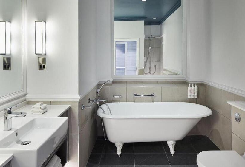 带大床的套房, Bournemouth Highcliff Marriott