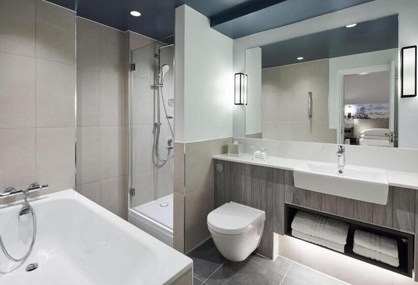 سوئیت جونیور با تخت بزرگ, Bournemouth Highcliff Marriott