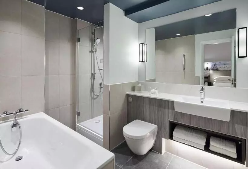 キングサイズベッドのジュニアスイート, Bournemouth Highcliff Marriott