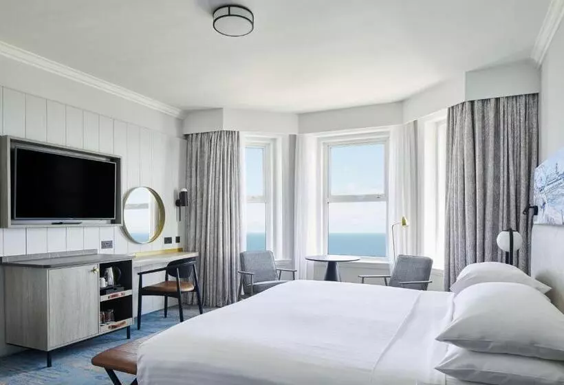 キングサイズベッドのジュニアスイート, Bournemouth Highcliff Marriott