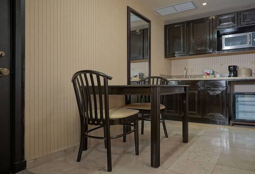 غرفة ديلوكس, Four Points By Sheraton Saltillo