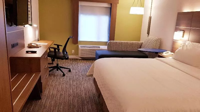 اتاق استاندارد با تخت بزرگ, Holiday Inn Express And Suites Surrey, An Ihg