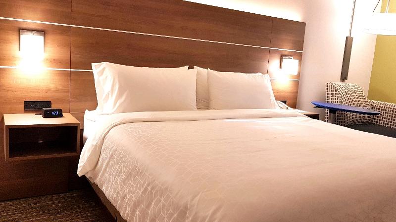 キングサイズベッドのスタンダードルーム, Holiday Inn Express And Suites Surrey, An Ihg