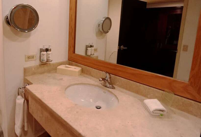 חדר סטנדרט שתי מיטות זוגיות, Holiday Inn Monterrey Valle, An Ihg