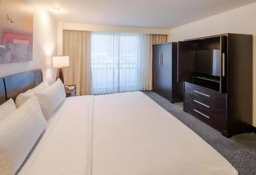キングサイズベッドのスイートルーム, Holiday Inn Monterrey Valle, An Ihg