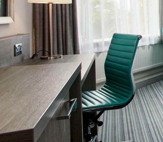 חדר סופריור, Leonardo Cheltenham