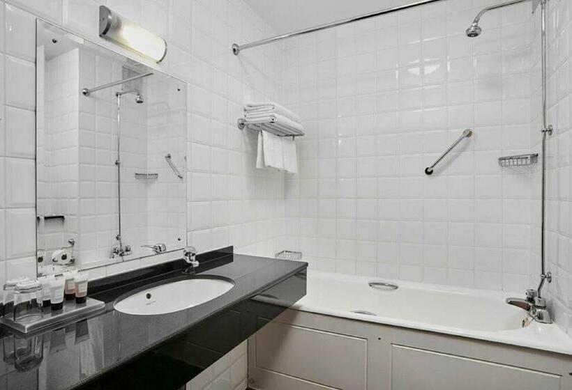 סוויטה אקזקיוטיב, Leonardo Cheltenham