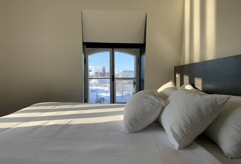 سوییت لوکس, Le Saint Paul