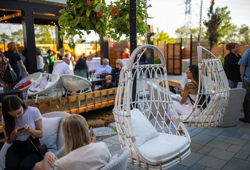 اتاق لوکس, Mortagne