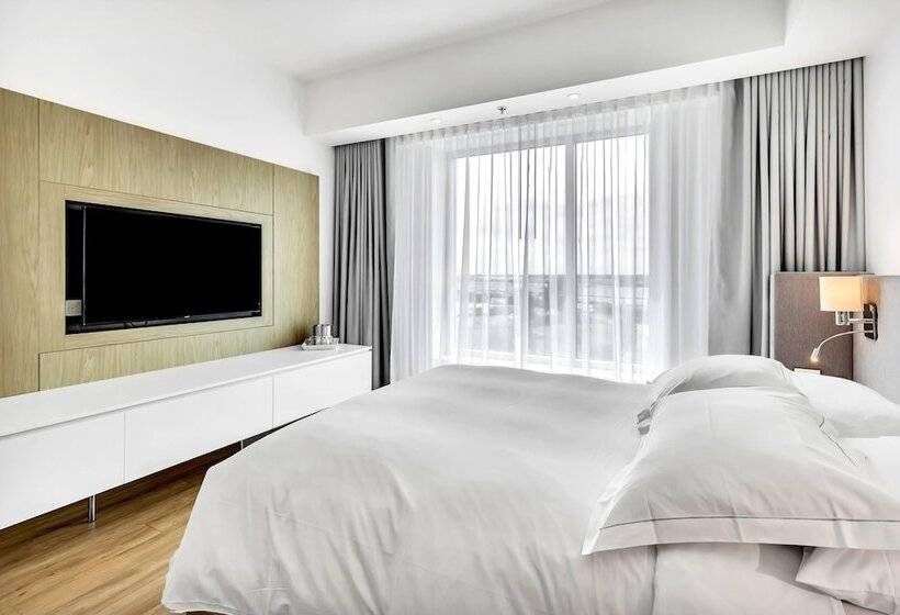 اتاق لوکس, Mortagne