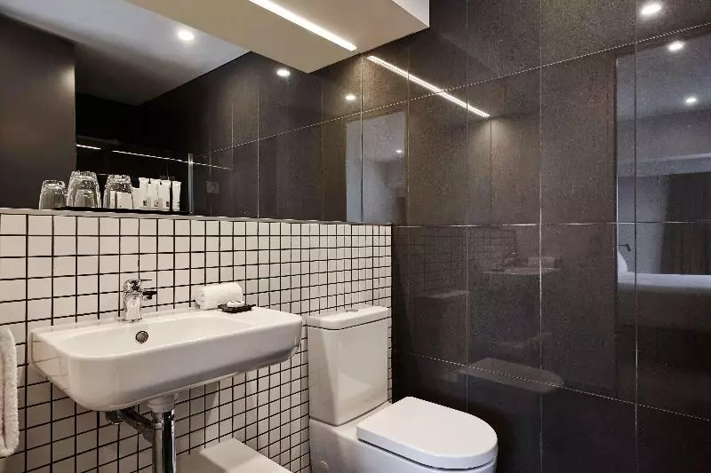 سوئیت با تخت بزرگ, Radisson Hotel & Suites Fort Mcmurray