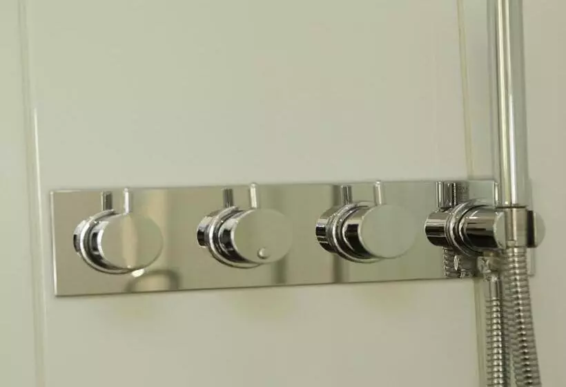 スタンダードシティビュールーム, Salthouse Harbour