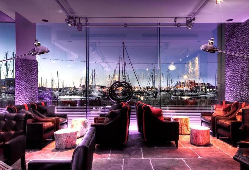 标准间, Salthouse Harbour