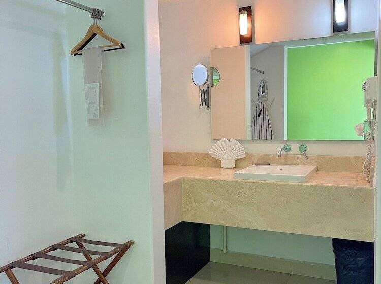 Полулюкс, Seven Crown Express & Suites By Kavia