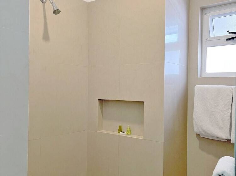 Полулюкс, Seven Crown Express & Suites By Kavia